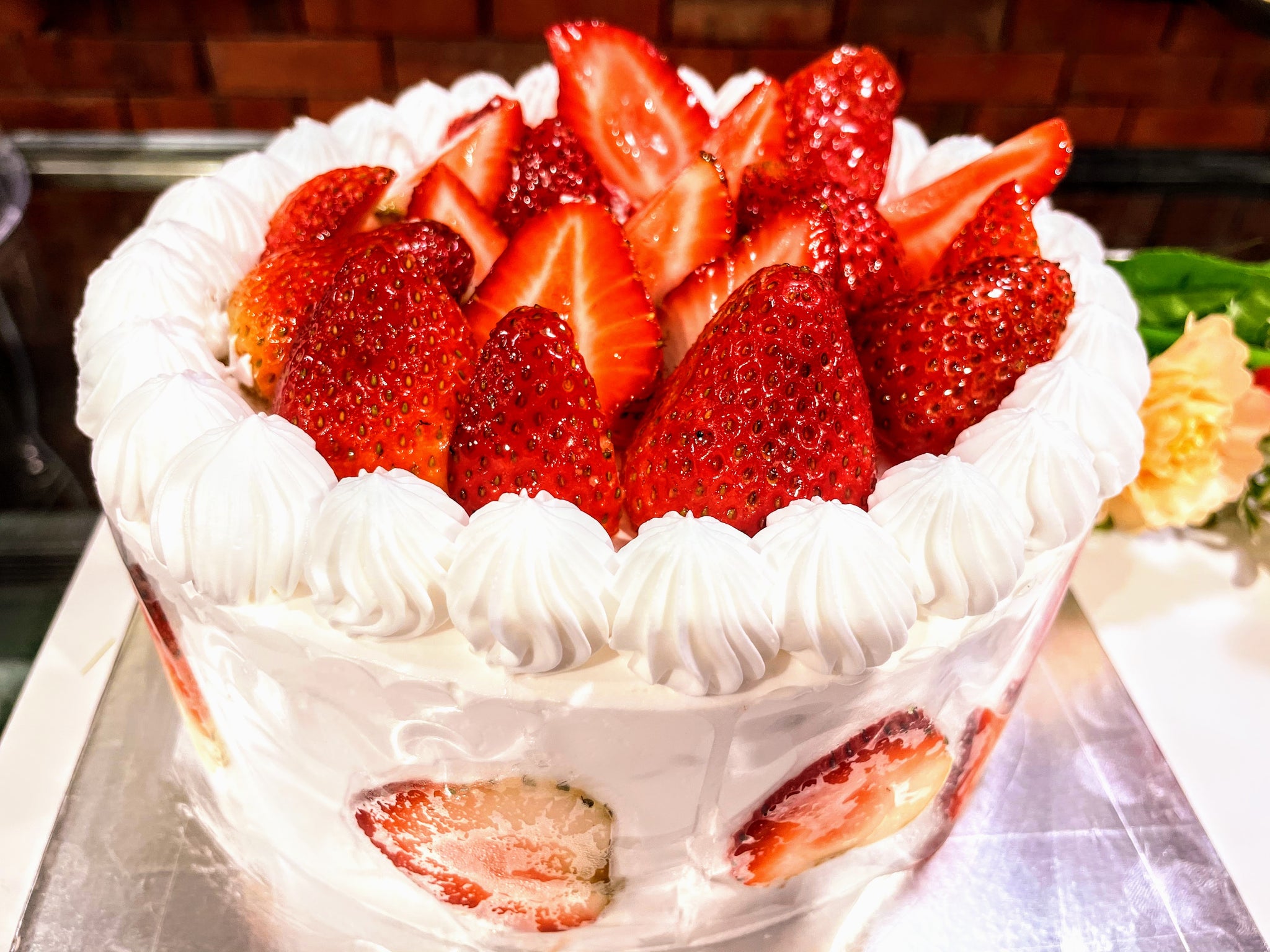 Fresh Strawberry Cream Cake (Round)